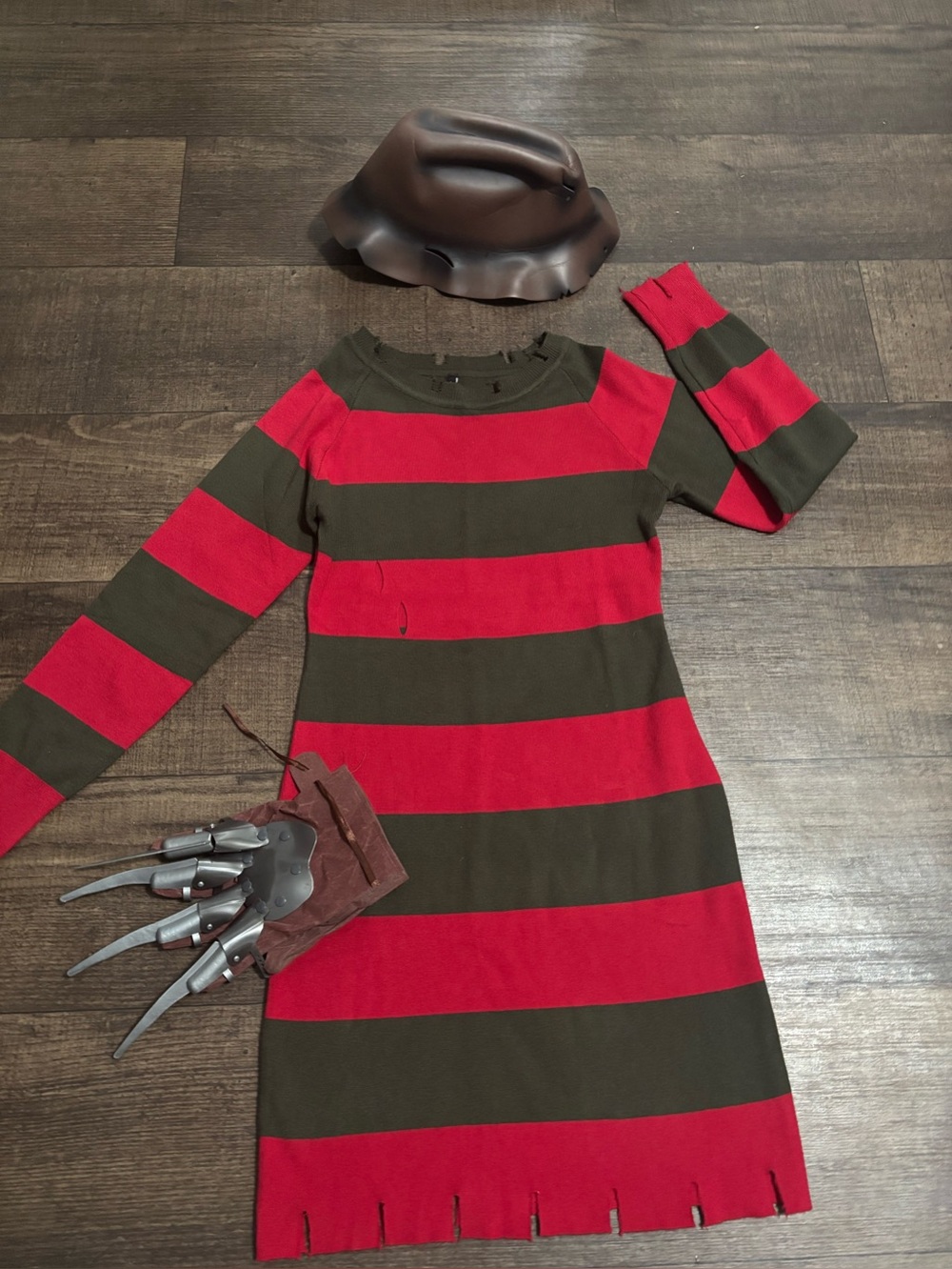 Freddy Krueger Men’s 3 Pieces Costume Size Large, A Nightmare On Elm Street. Hal